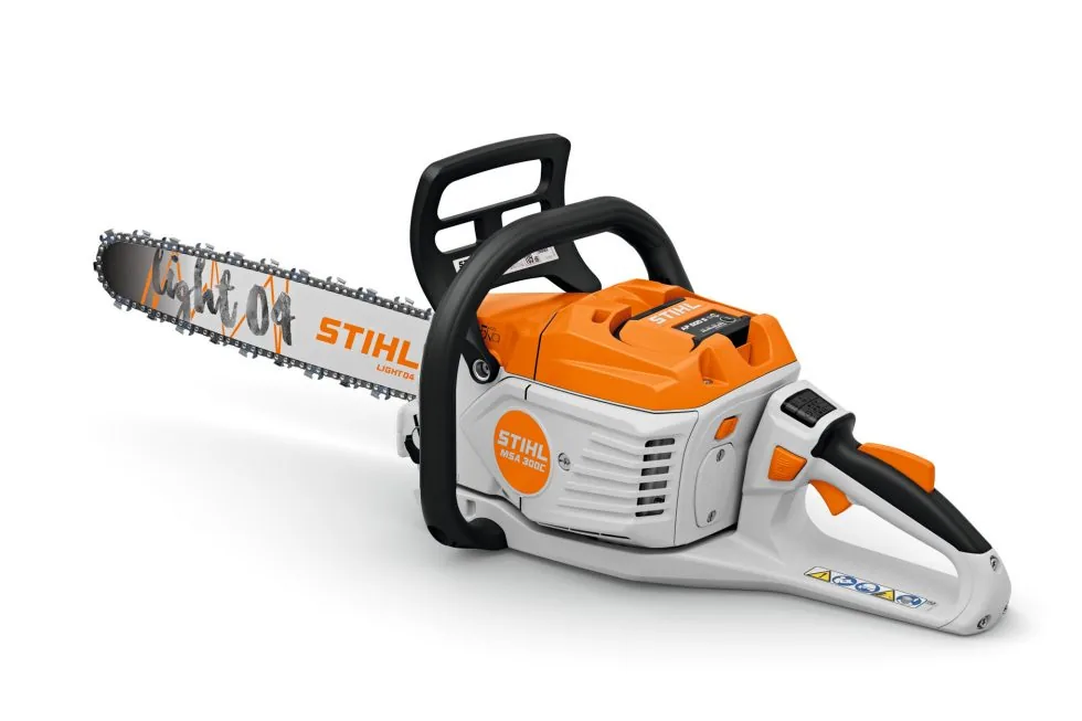 STIHL MSA 300 Akku-Kettensäge in Schrägansicht, ohne Akku