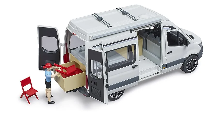 BRUDER Mercedes-Benz Sprinter Camper mit geöffneten Hecktüren und Figur
