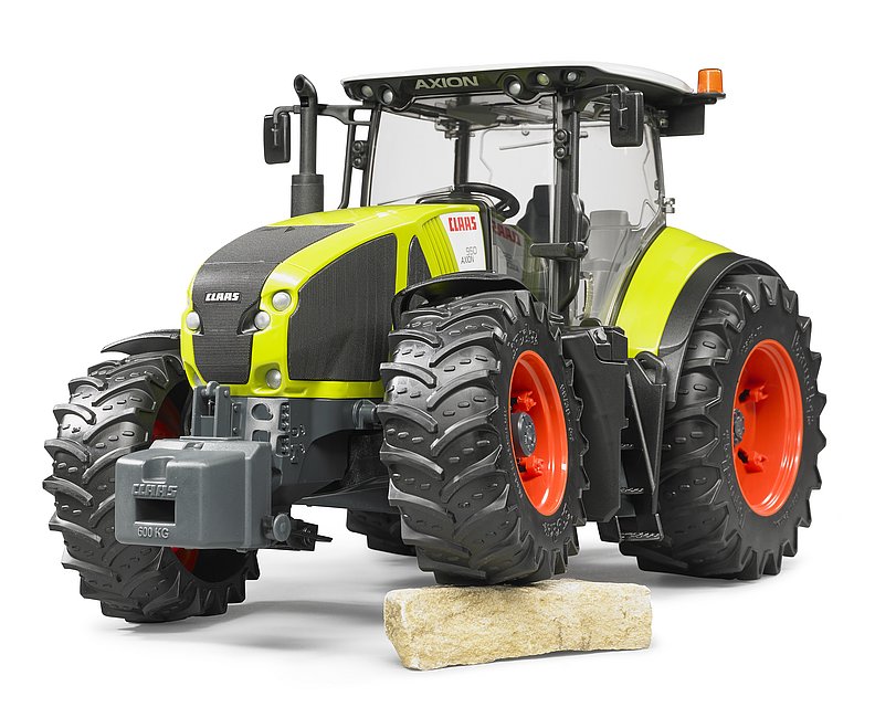 Geländegängigkeit: Claas Traktor mit gefederter Pendelachse fährt über Hindernisse