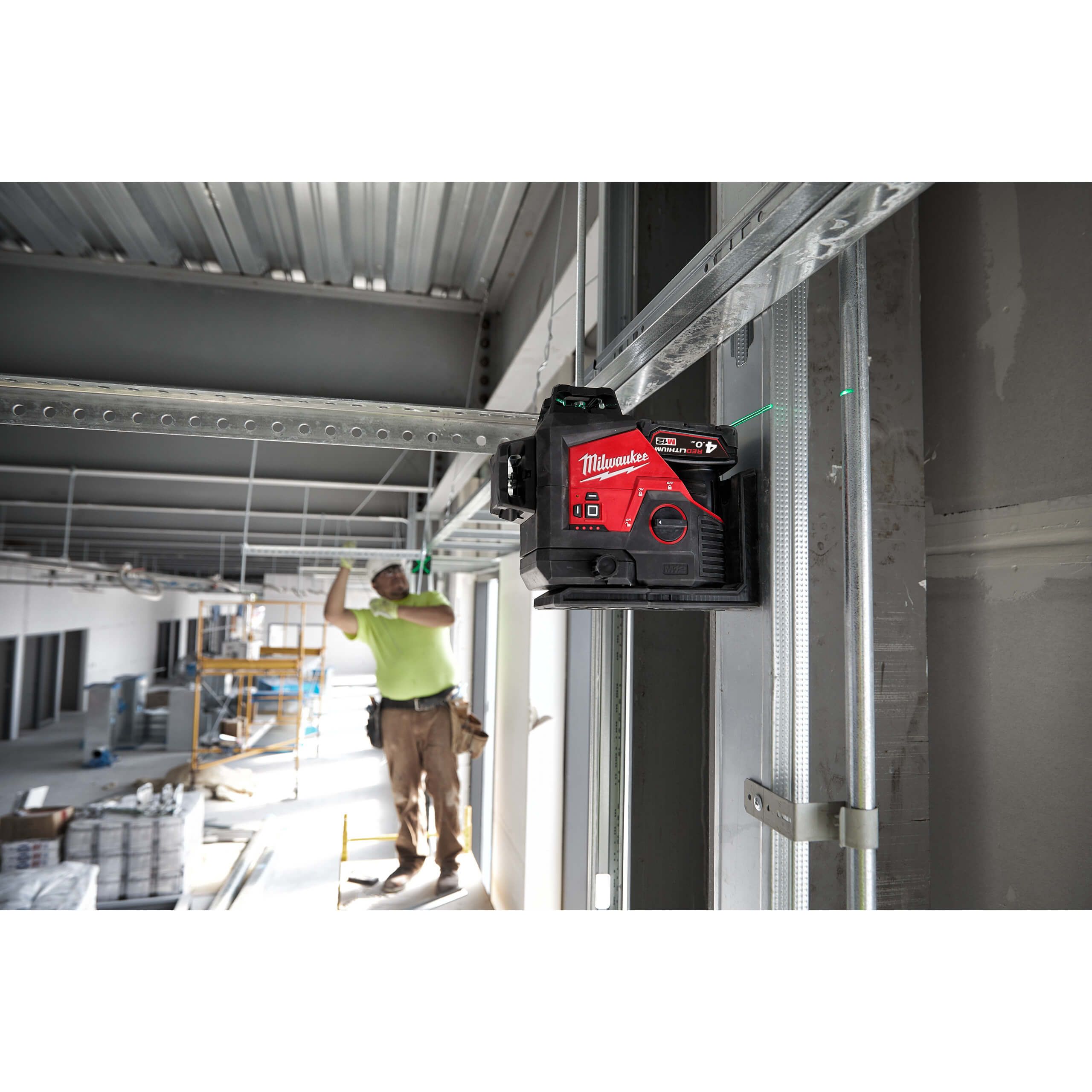 Milwaukee M12™ 3 x 360° Akku-Kreuzlinienlaser – Präzision und Sichtbarkeit