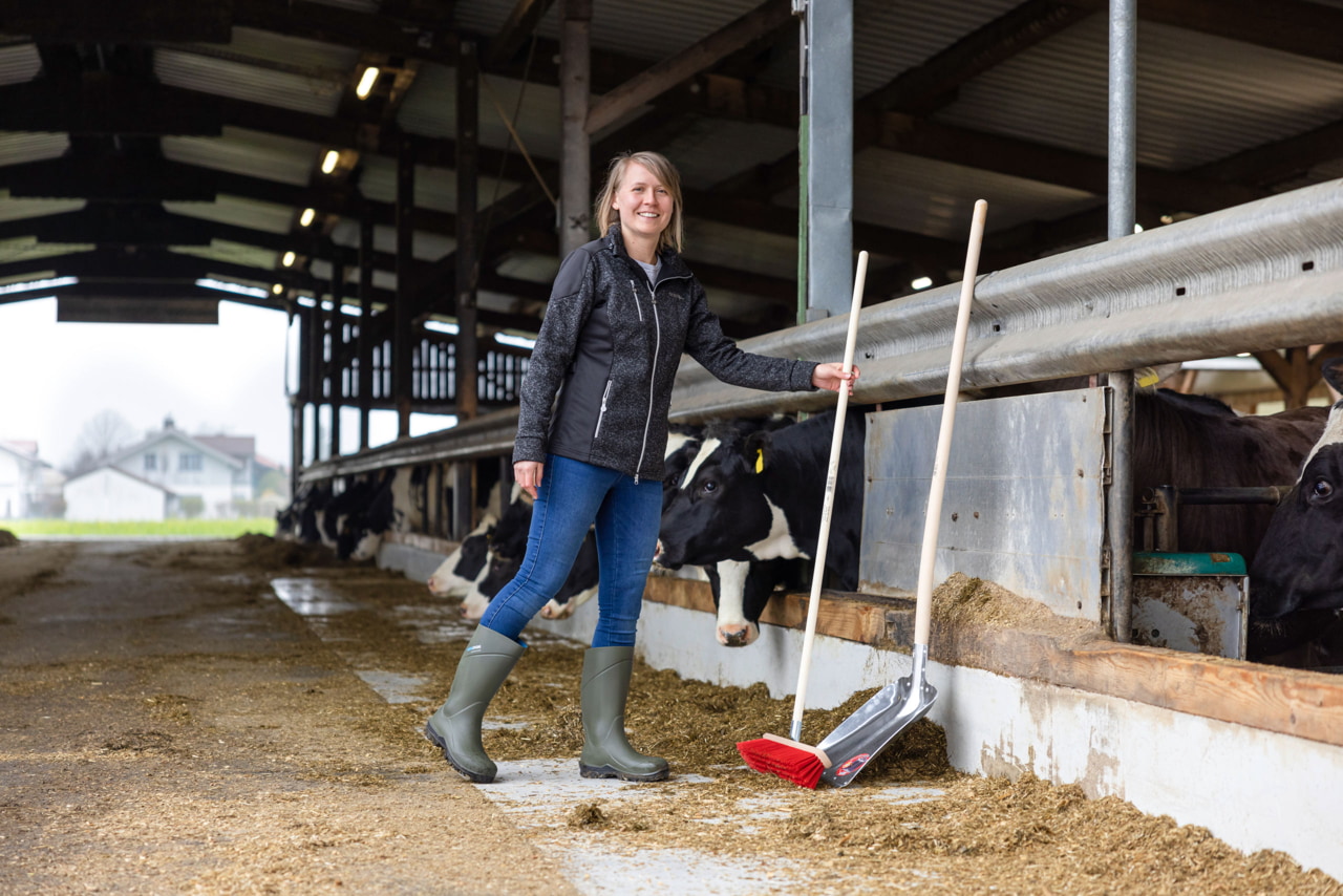 PROFI Spezial-Alu-Schaufel Größe 9 mit Kante - Robust für Landwirte und Tierhalter