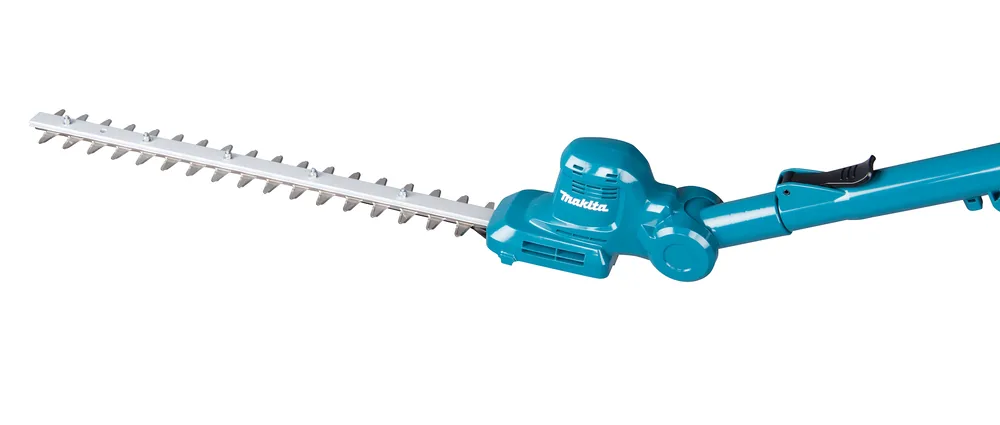 Detail des Schwenkkopfs mit Messer am Makita Teleskop-Heckenschneider
