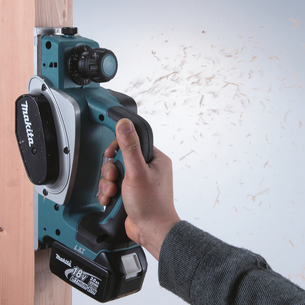 Makita DKP180Z – Kompakter 18V Akku-Hobel mit 82 mm Hobelbreite