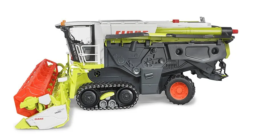 Heckansicht des Bruder Lexion 780 mit ausgeschwenktem Entleerrohr und Strohhäcksler