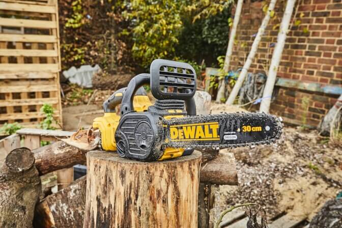 DeWalt DCM565N 18V XR Akku-Kettensäge – Leistungsstarke und kompakte Motorsäge für vielseitige Anwendungen