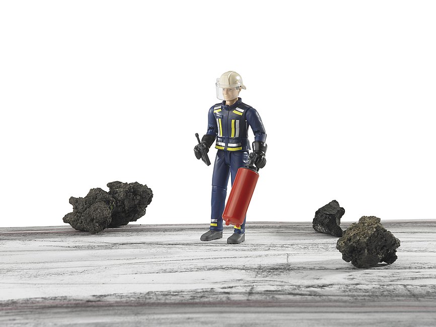 BRUDER Feuerwehrmann mit Zubehör – Realistische Spielfigur für Kinder ab 4 Jahren BRUDER Feuerwehrmann mit Zubehör – Realistische Spielfigur für Kinder ab 4 Jahren