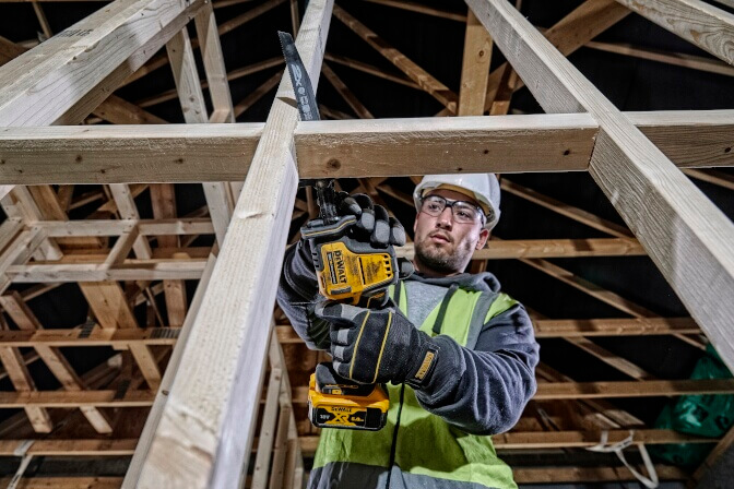 DeWalt DCS369NT 18V XR Akku-Säbelsäge – Kompakt, leistungsstark und vielseitig für präzise Schnitte