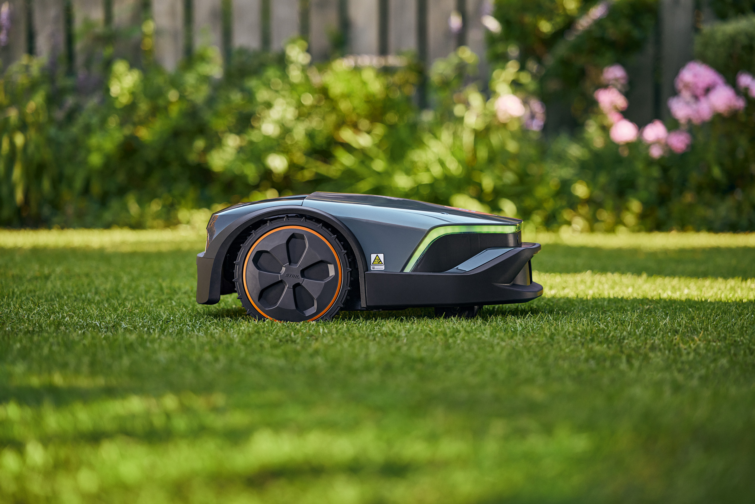 STIHL iMOW 5 EVO Mähroboter – 500 € Cashback, 4G-App, LED-Matrix & 28 cm Disc-Cut bis 1 500 m² Rasen