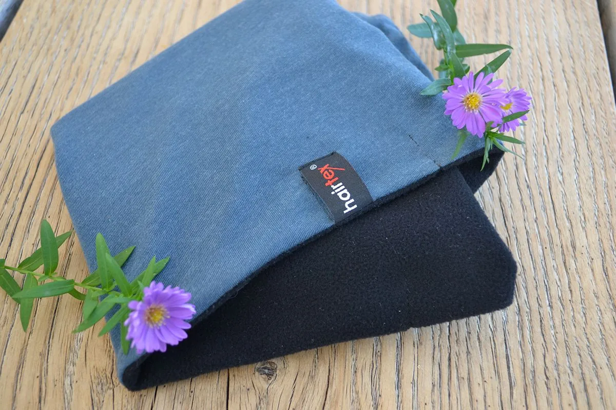 Hairtex Winter-Stall-Beanie in Ozeanblau mit sichtbarer Fleece-Innenseite