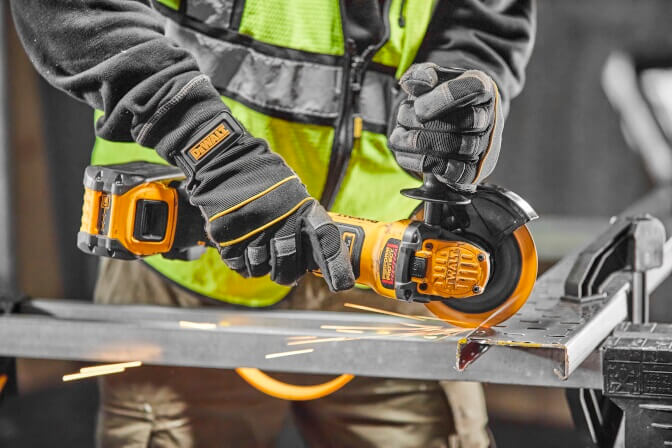 DeWalt DCG409NT 18V XR 125-mm-Akku-Winkelschleifer mit FLEXVOLT Advantage – Maximale Leistung und Sicherheit für professionelle Anwendungen