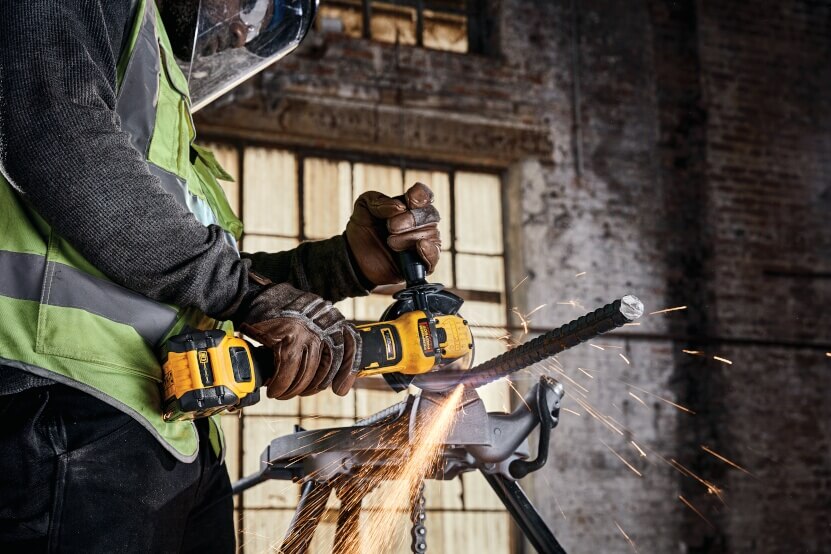 DeWalt DCG409NT 18V XR 125-mm-Akku-Winkelschleifer mit FLEXVOLT Advantage – Maximale Leistung und Sicherheit für professionelle Anwendungen