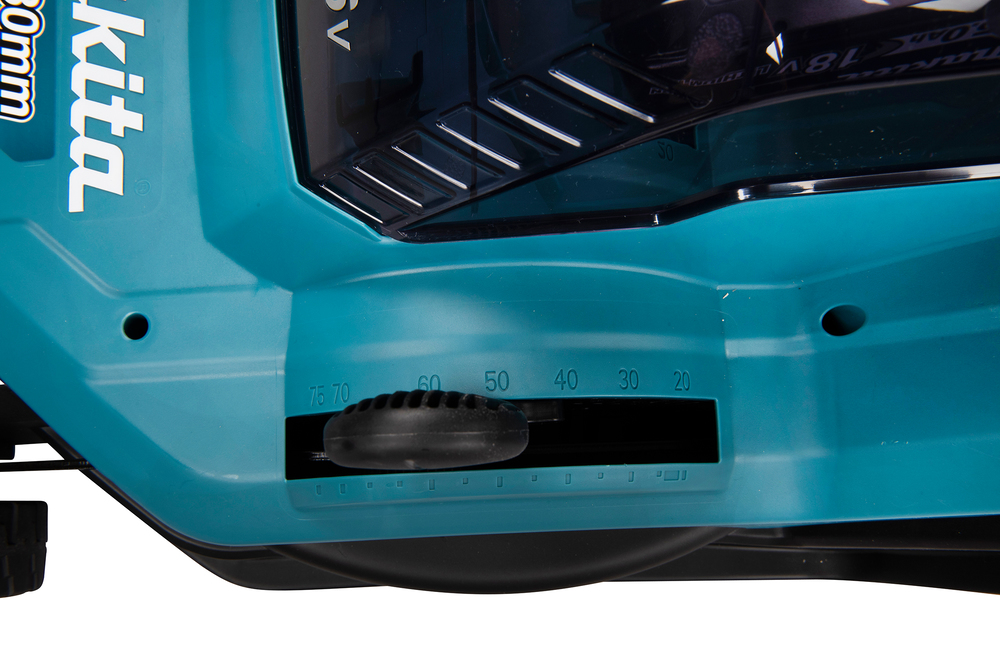 Makita DLM382Z Akku-Rasenmäher – Effizientes Mähen für kleine bis mittlere Rasenflächen