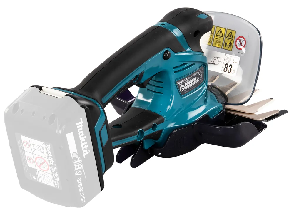 Makita DUM604ZX mit Strauchmesser und Schutzhaube, Schrägansicht