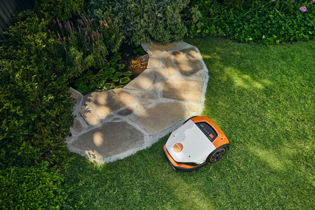 STIHL iMOW 7 Mähroboter – 700 € Cashback, WLAN/Bluetooth, LED-Matrix & 28 cm Disc-Cut bis 5 000 m² Rasen