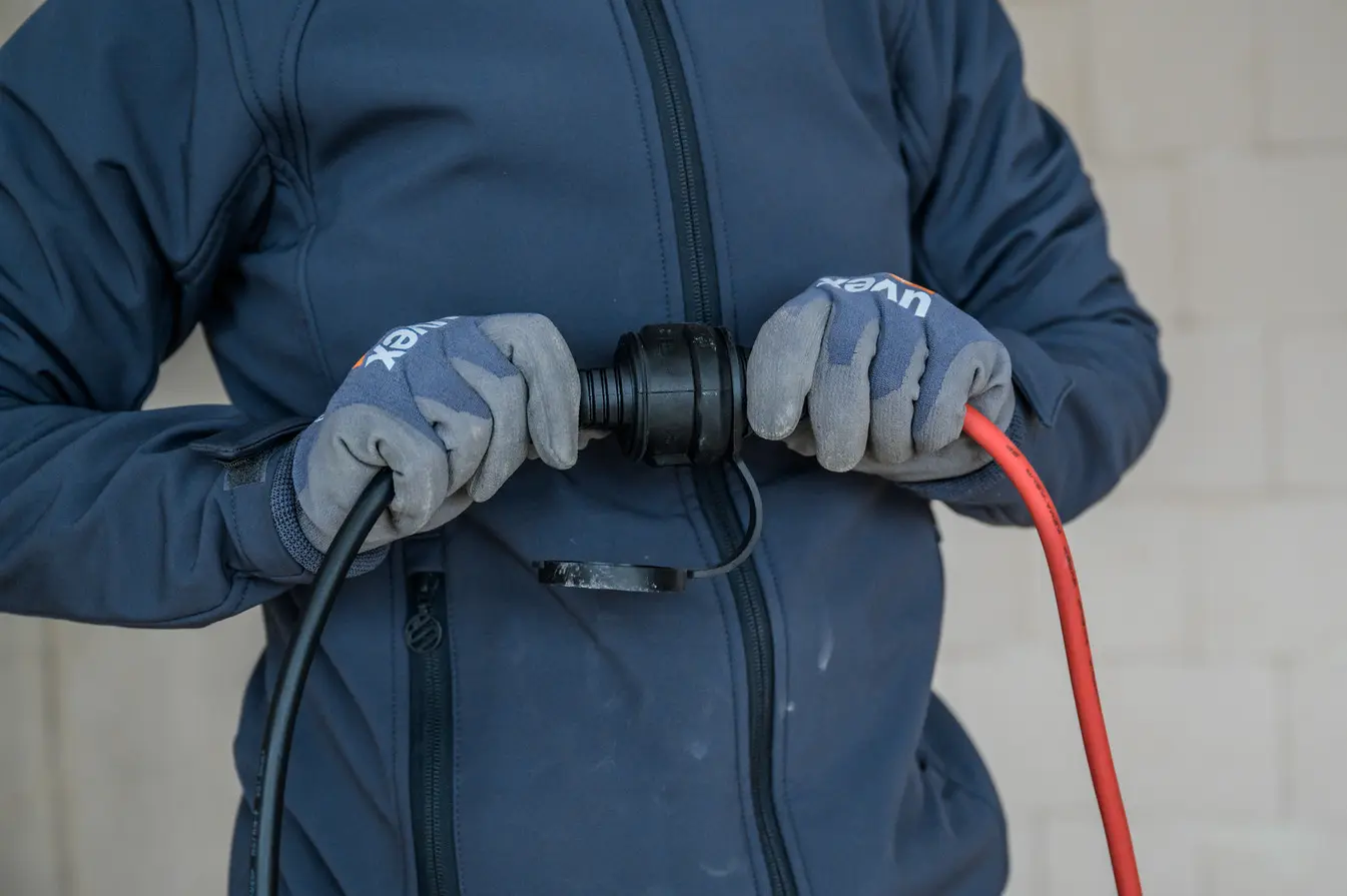 Brennenstuhl Baustellen-Verlängerungskabel 25 m in Rot, H07RN-F, IP44, Produktbild