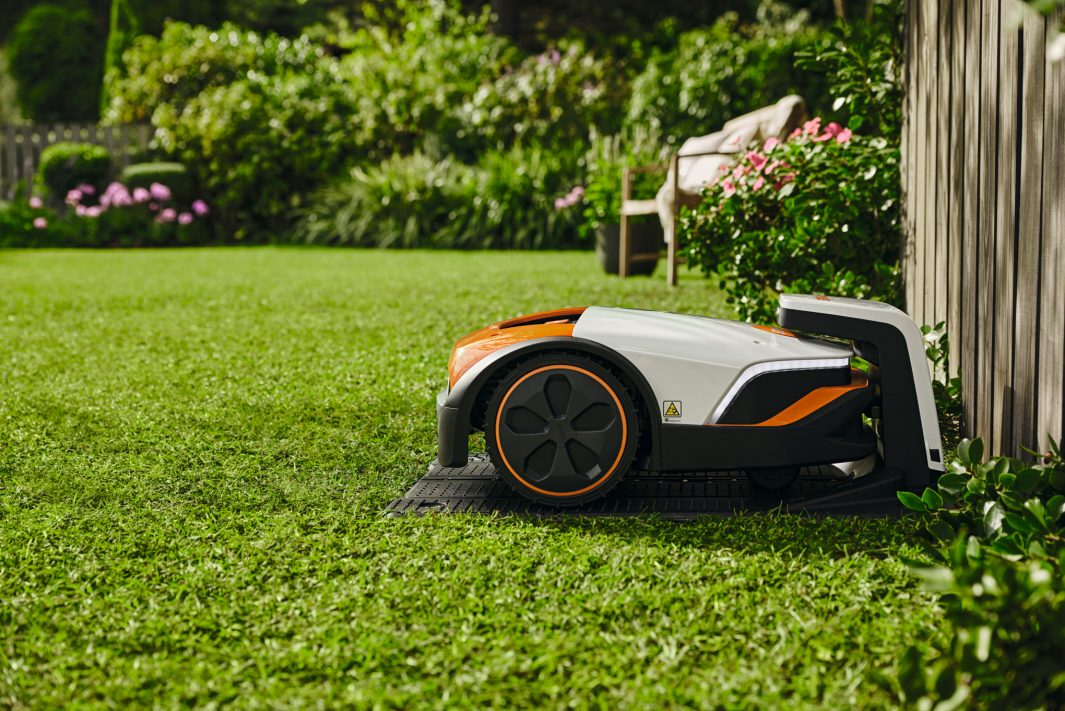 STIHL iMOW 7 Mähroboter – 700 € Cashback, WLAN/Bluetooth, LED-Matrix & 28 cm Disc-Cut bis 5 000 m² Rasen STIHL iMOW 7 Mähroboter – 700 € Cashback, WLAN/Bluetooth, LED-Matrix & 28 cm Disc-Cut bis 5 000 m² Rasen