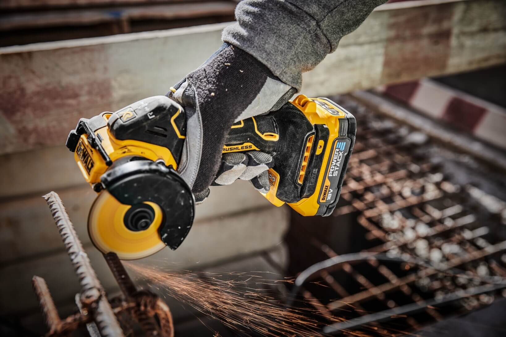 DeWalt DCS438N 18V XR 76-mm Akku-Trennschleifer – Kompakter und leistungsstarker Winkelschleifer für präzise Schnitte