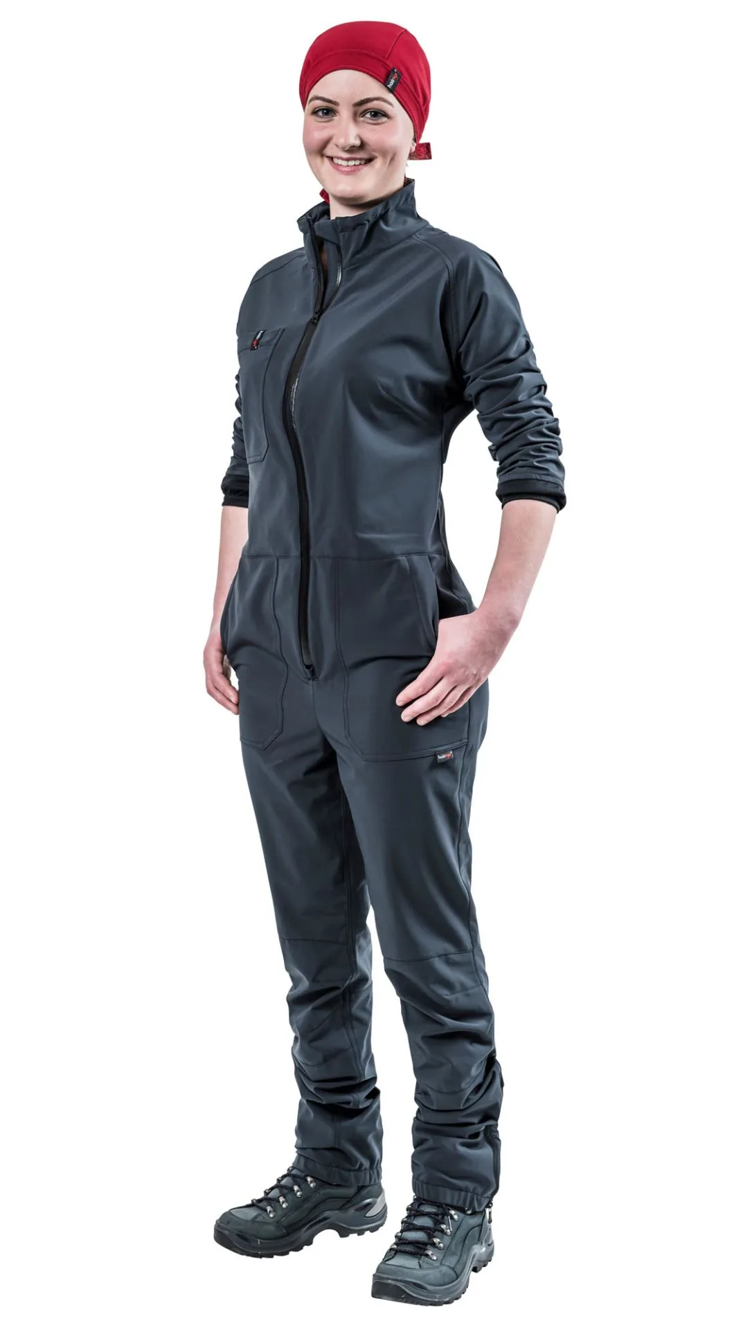 Frau in anthrazitfarbenem Hairtex Damen-Overall mit Stehkragen und Frontreißverschluss