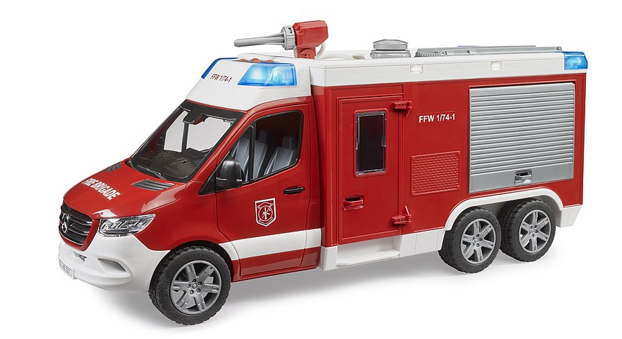 Roter BRUDER Feuerwehr-Sprinter mit funktionstüchtigem Wasserwerfer auf dem Dach