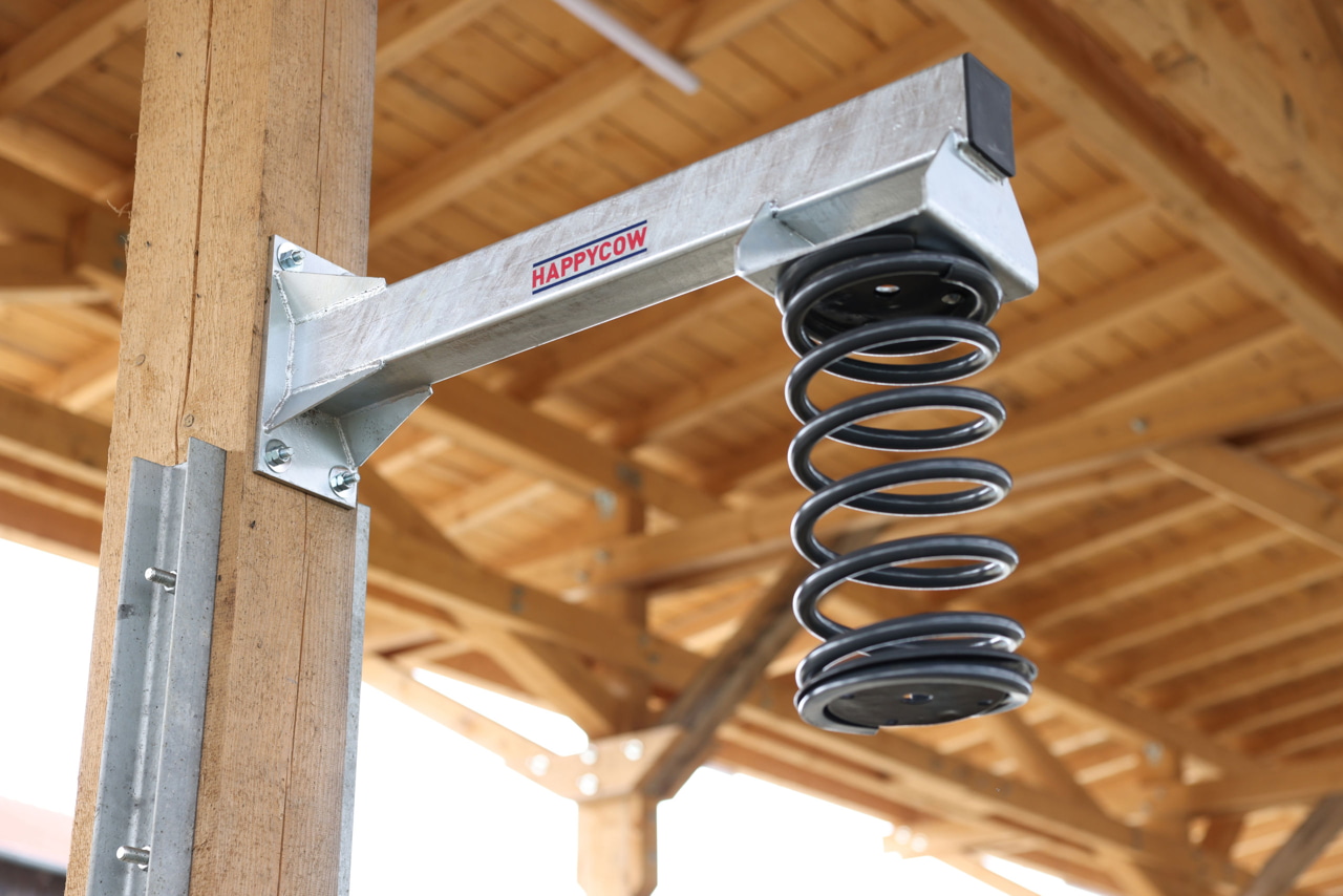 Kerbl HAPPYCOW FlexiSwing Viehbürste – Pendelbürste für Rinder und Pferde zur Fellpflege und Beschäftigung Kerbl HAPPYCOW FlexiSwing Viehbürste – Pendelbürste für Rinder und Pferde zur Fellpflege und Beschäftigung