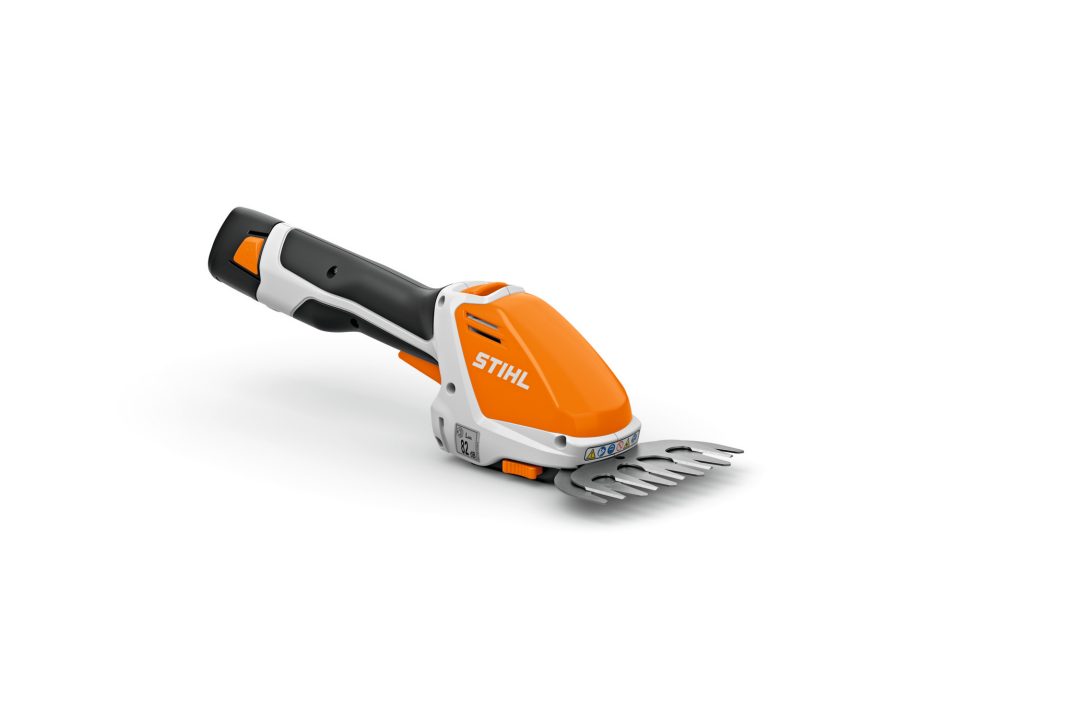 STIHL HSA 26 Akku Heckenschere Set - Leise, Handlich, 110 Min Laufzeit STIHL HSA 26 Akku Heckenschere Set - Leise, Handlich, 110 Min Laufzeit