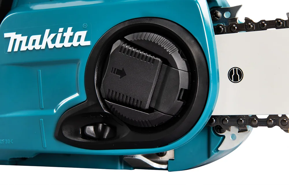 Detail der Kettenspannung und Antriebsabdeckung am Makita DUC353Z