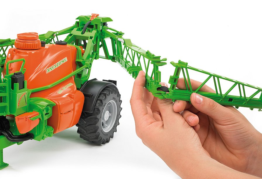 BRUDER Amazone UX 5200 Feldspritze – Detailgetreues Modell im Maßstab 1:16