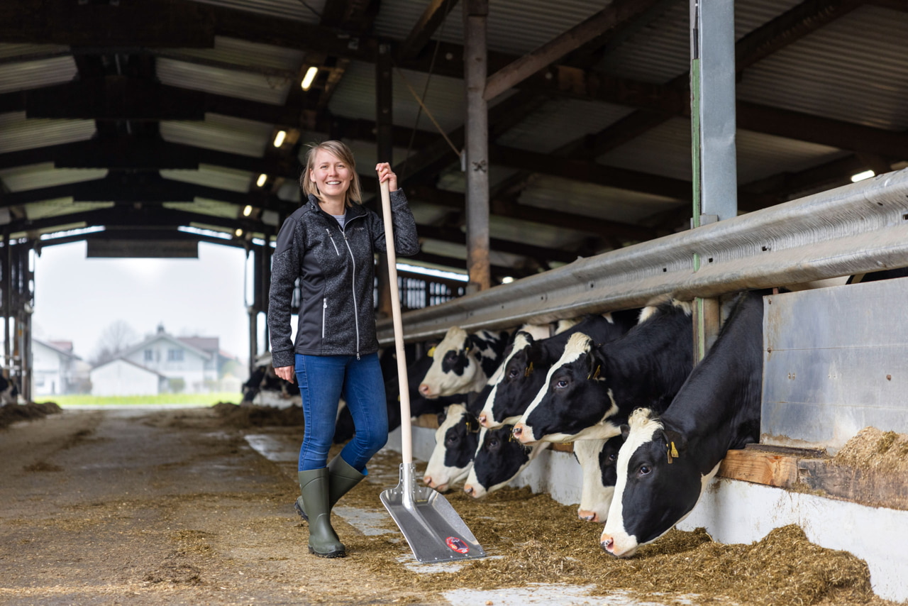 PROFI Spezial-Alu-Schaufel Größe 9 mit Kante - Robust für Landwirte und Tierhalter