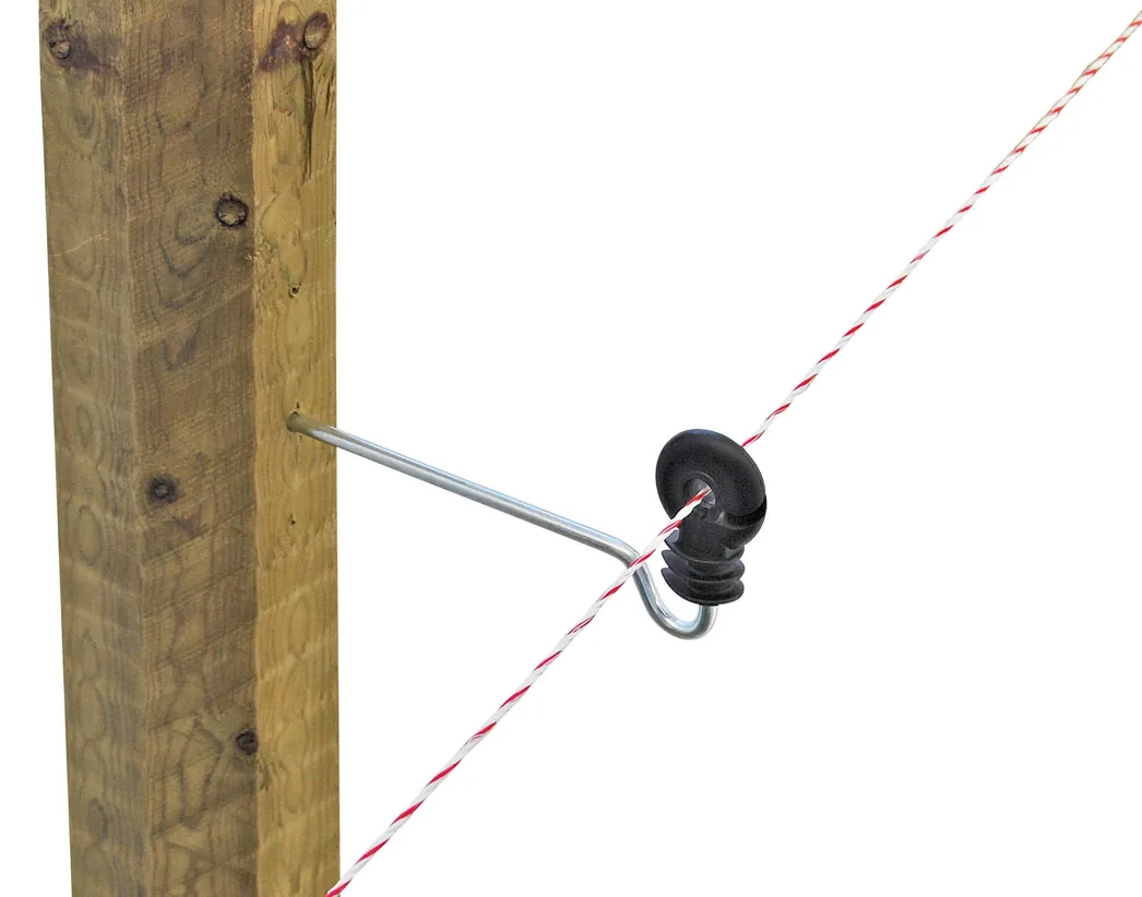 Langstiel-Ringisolator am Holzpfosten in anderer Ansicht