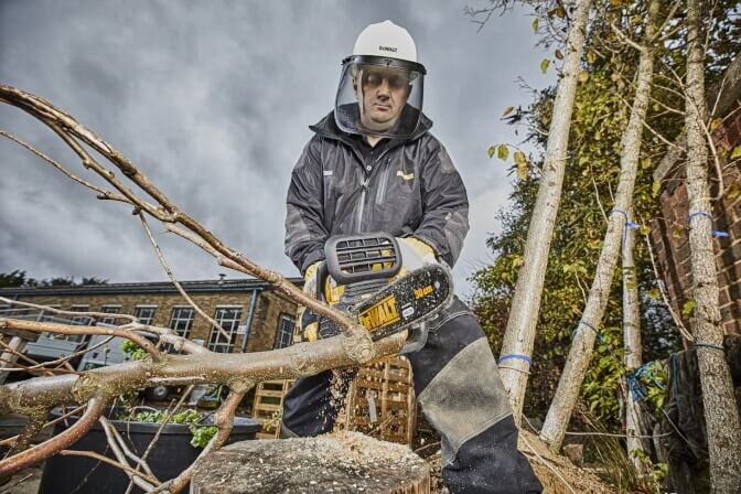DeWalt DCM565N 18V XR Akku-Kettensäge – Leistungsstarke und kompakte Motorsäge für vielseitige Anwendungen