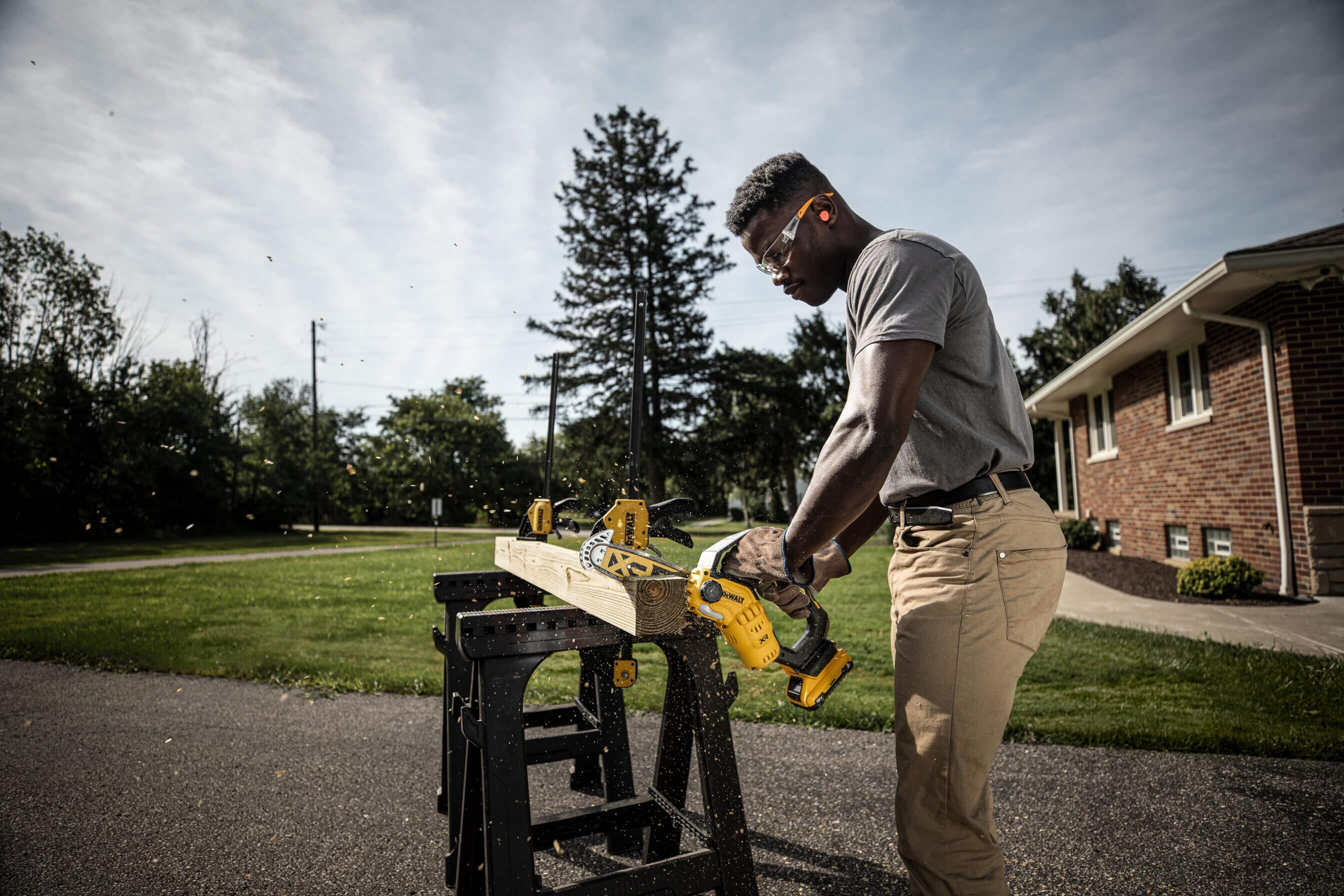 DeWalt DCMPS520N 18V XR Akku-Ast-Kettensäge – Leicht, kompakt und leistungsstark für präzise Schnitte