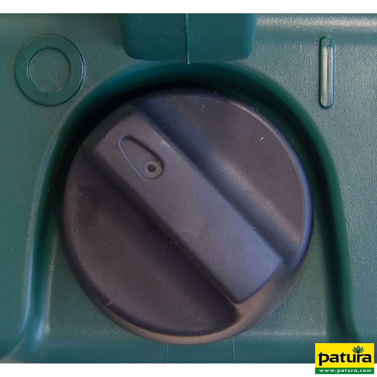 Detail des wasserdichten Magnetschalters am Patura P15 Weidezaungerät