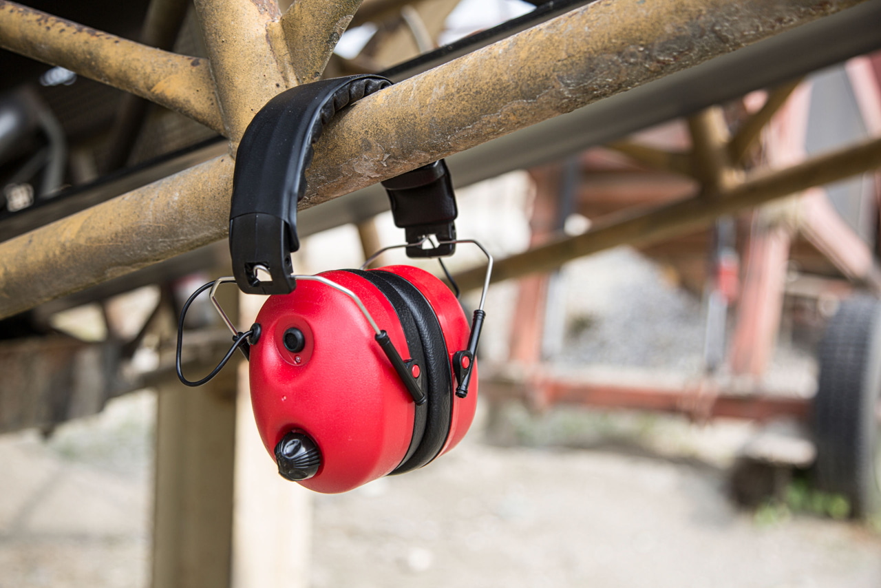 Kerbl Pegelabhängiger Gehörschutz mit Schallbegrenzung auf 82 dB und 31 dB Dämmwert - Ideal für Landwirte und Tierhalter