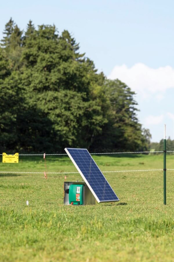 Kerbl Duo Power X 6000 smart – Effizientes und intelligentes Weidezaungerät für Landwirte und Tierhalter. Ideal für Pferde, Rinder und Schafe mit mittlerem bis starkem Bewuchs. Mit Anbindung an Cloud und App-Steuerung.
