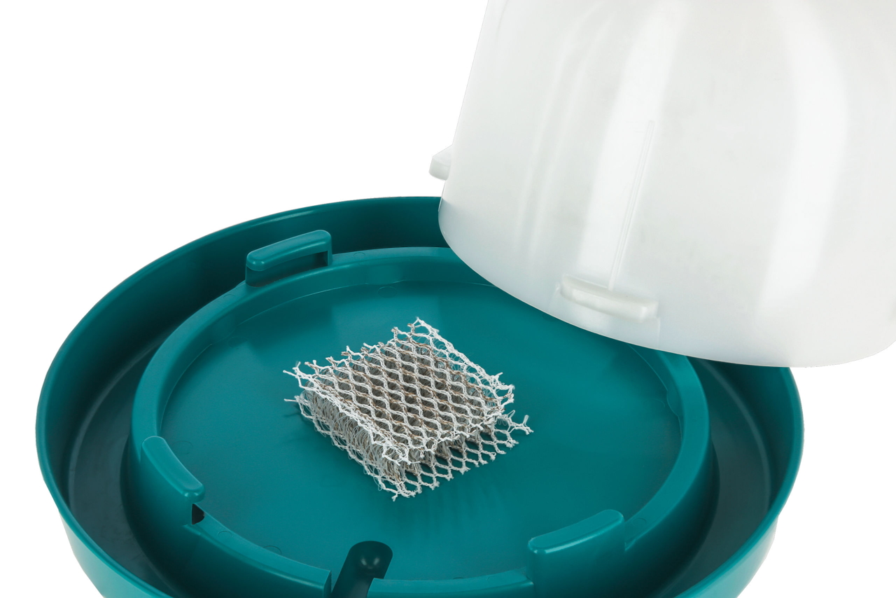 Kerbl Silvertex Anti-Keim-Matte für Geflügeltränke bis 20 Liter - Langzeit-Schutz vor Bakterien und Biofilmen für sauberes Trinkwasser Kerbl Silvertex Anti-Keim-Matte für Geflügeltränke bis 20 Liter - Langzeit-Schutz vor Bakterien und Biofilmen für sauberes Trinkwasser