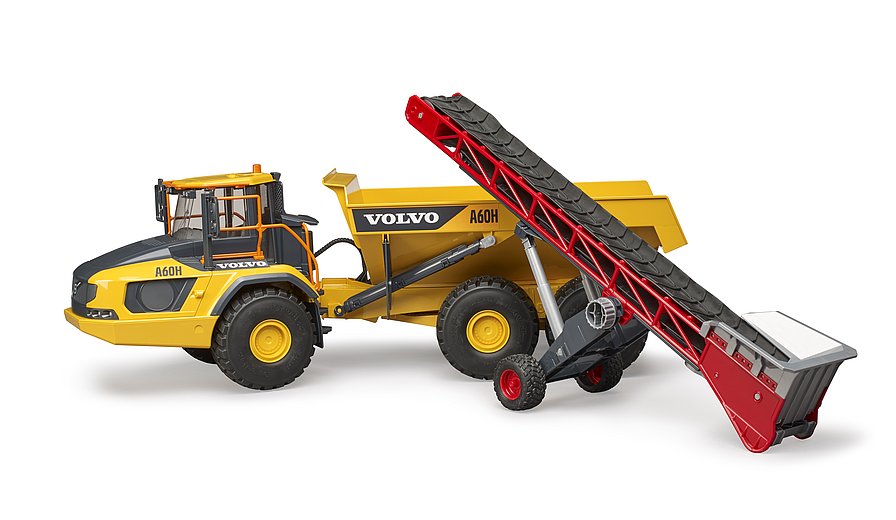 Bruder Förderband beim Beladen eines Volvo Dumper LKWs auf der Baustelle