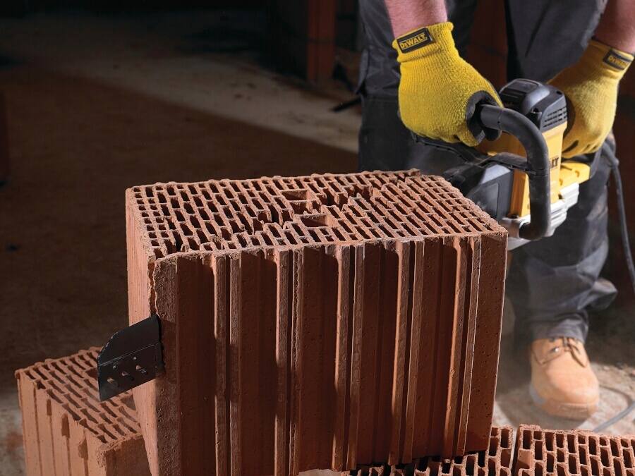 DeWalt DWE398 Alligator-Spezialsäge – 1.700 W Leistung für präzises Sägen von Hochlochziegeln