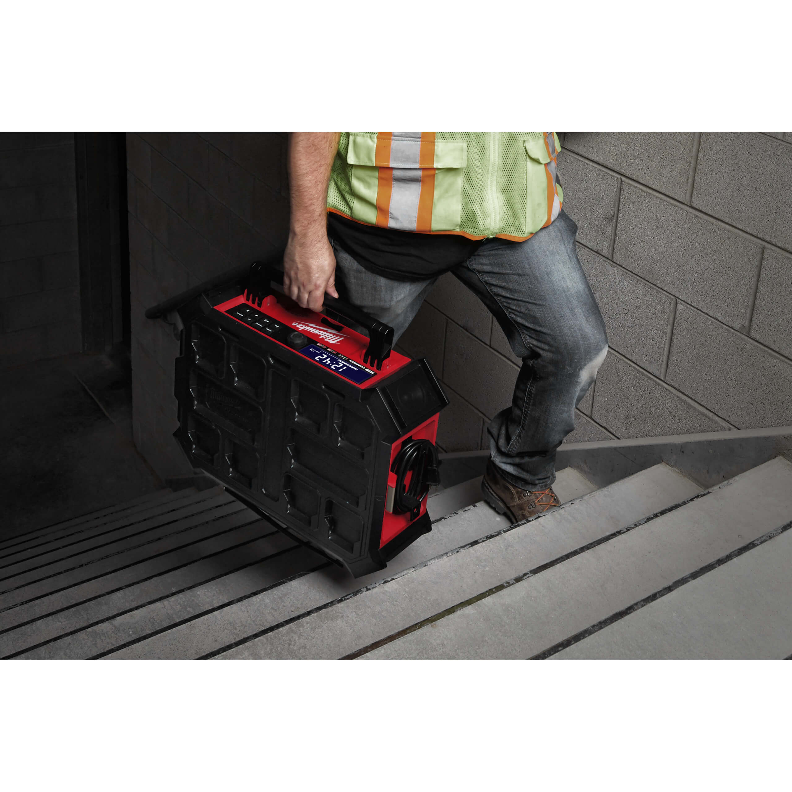 Milwaukee PackOut Netz-/Akku-Radio M18 PRCDAB±0 – Robustes Baustellenradio Milwaukee PackOut Netz-/Akku-Radio M18 PRCDAB±0 – Robustes Baustellenradio