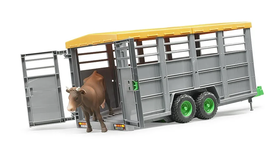 Geöffnete Hecktüren und Rampe am Bruder Tiertransporter zum Verladen der Rinder