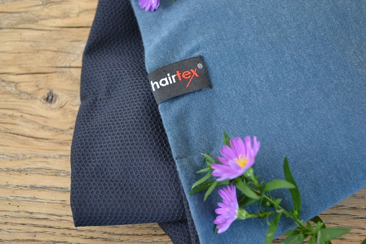 Hairtex Stall-Beanie in Ozeanblau, Detail des hairtex-Labels