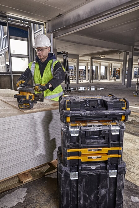 DeWalt DWST1-81078 TSTAK® Baustellenradio – Leistungsstarkes Radio mit Ladefunktion für Ihre Baustelle DeWalt DWST1-81078 TSTAK® Baustellenradio – Leistungsstarkes Radio mit Ladefunktion für Ihre Baustelle