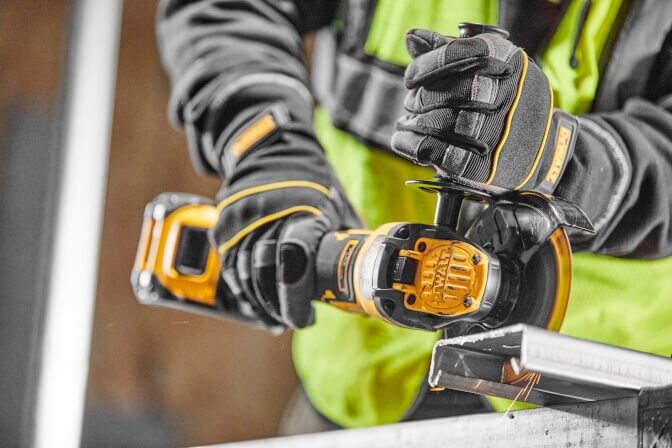 DeWalt DCG409NT 18V XR 125-mm-Akku-Winkelschleifer mit FLEXVOLT Advantage – Maximale Leistung und Sicherheit für professionelle Anwendungen
