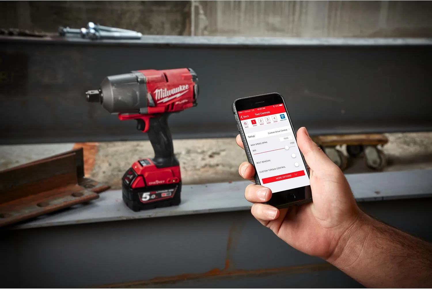 Milwaukee M18 FUEL Schlagschrauber 3/4 Zoll auf Schiene mit Smartphone-App