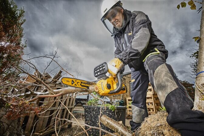 DeWalt DCM565N 18V XR Akku-Kettensäge – Leistungsstarke und kompakte Motorsäge für vielseitige Anwendungen