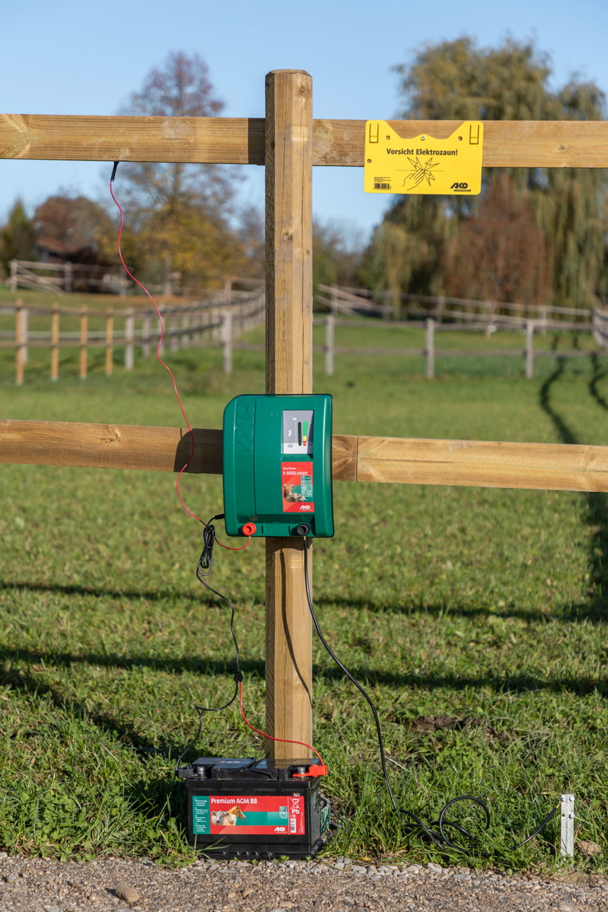 Kerbl Duo Power X 6000 smart – Effizientes und intelligentes Weidezaungerät für Landwirte und Tierhalter. Ideal für Pferde, Rinder und Schafe mit mittlerem bis starkem Bewuchs. Mit Anbindung an Cloud und App-Steuerung.