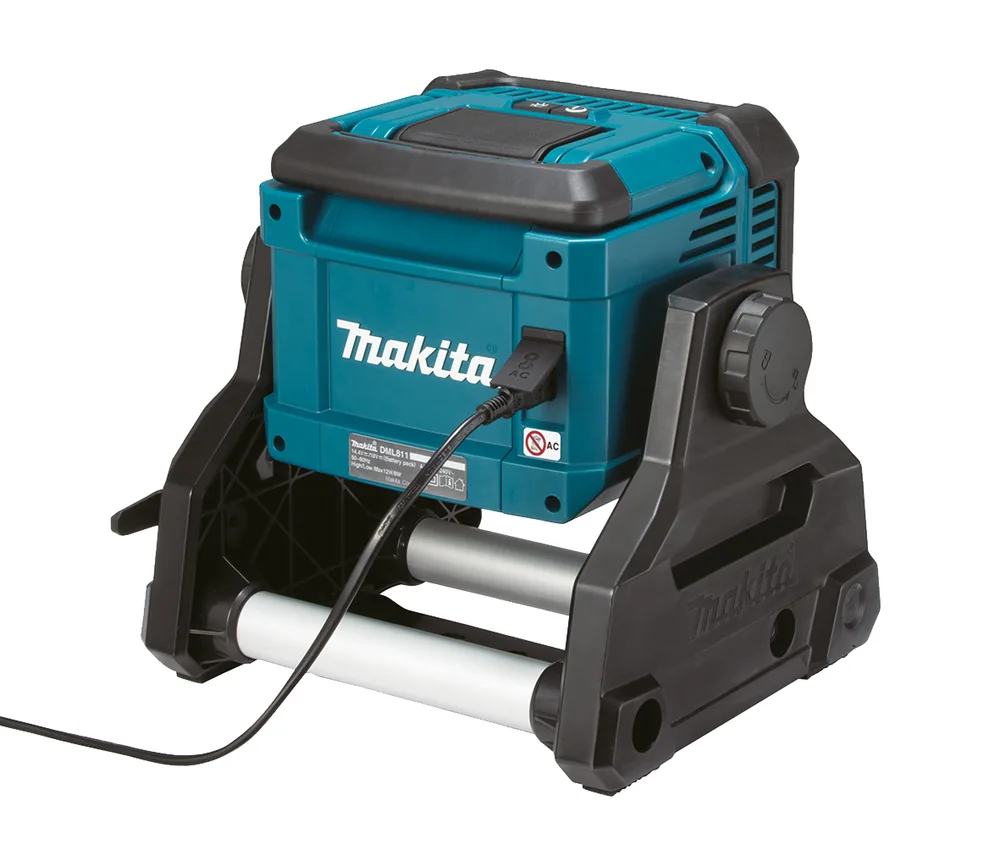 Rückseite des Makita DML811 LED-Baustrahlers mit Netzanschluss in der Detailaufnahme
