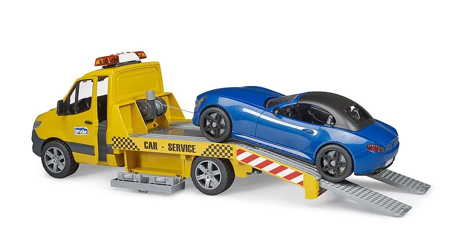 Beladung des BRUDER Autotransporters über ausziehbare Auffahrrampen mit dem Sportwagen