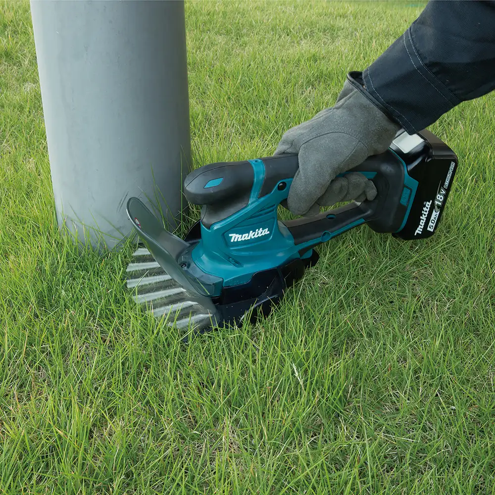 Makita DUM604ZX Akku-Gras- und Strauchschere mit 16 cm Schnittbreite