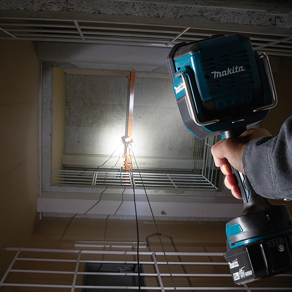 LED-Akku-Handstrahler LXT • 71.000 lx • 1.250 lm LED-Akku-Handstrahler LXT • 71.000 lx • 1.250 lm