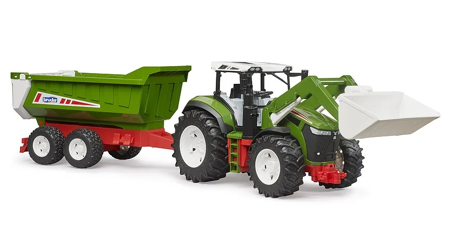 Seitenansicht des BRUDER Traktor-Gespanns mit abgerundeten Kanten für sicheres Spielen